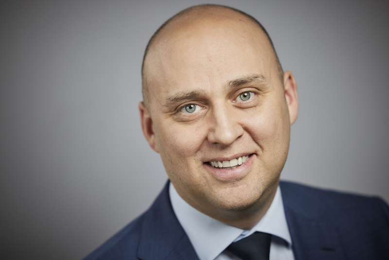 Fick UA-medlemskap av mamma – nu är James börs-vd för miljardbolag